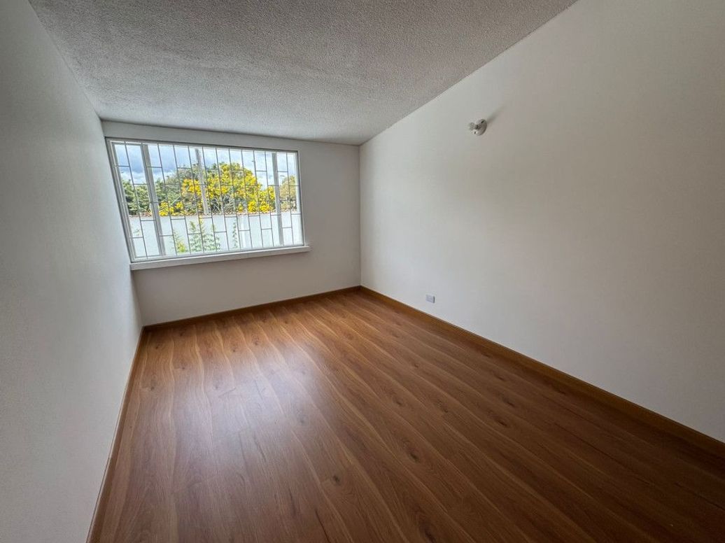 Casa de 5 alcobas en venta en Ub. Hacienda Cordoba Niza, Bogotá, 252 m² · foto 5 de 20