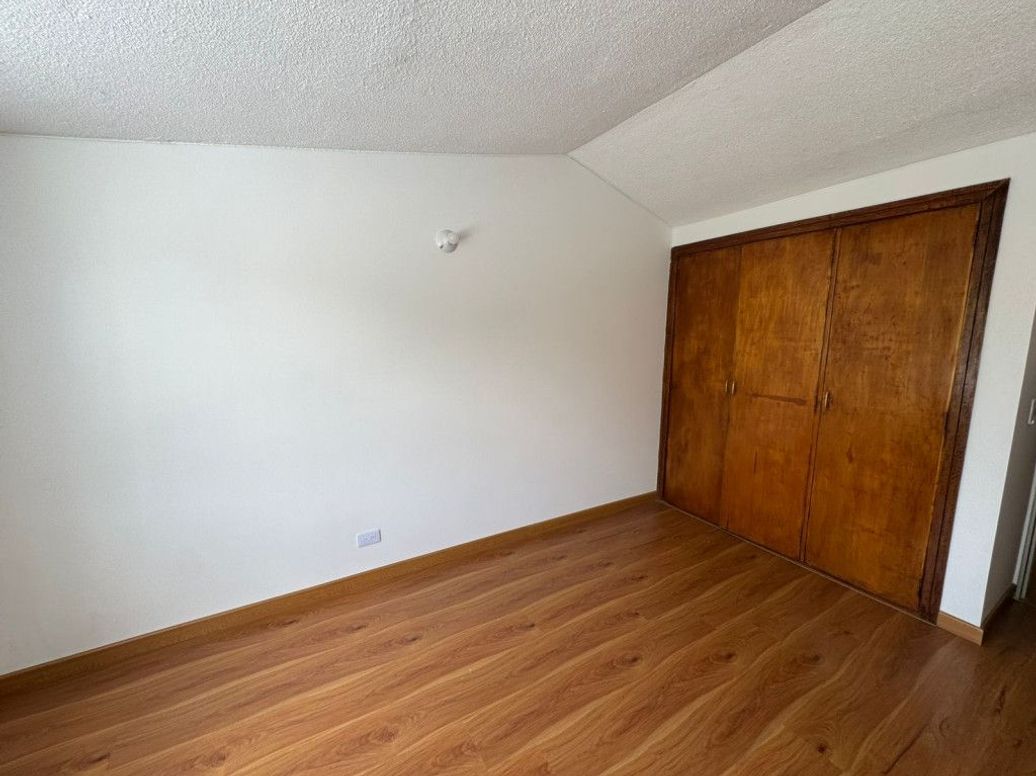 Casa de 5 alcobas en venta en Ub. Hacienda Cordoba Niza, Bogotá, 252 m² · foto 4 de 20