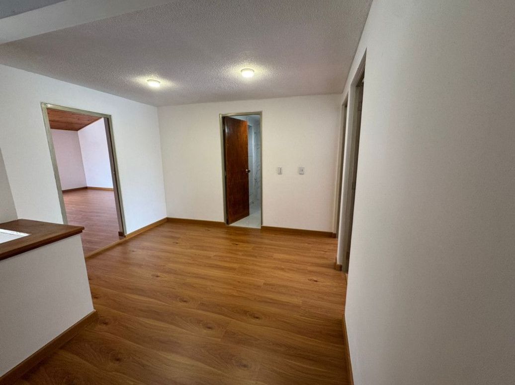 Casa de 5 alcobas en venta en Ub. Hacienda Cordoba Niza, Bogotá, 252 m² · foto 3 de 20
