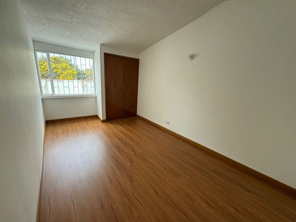 Casa de 5 alcobas en venta en Ub. Hacienda Cordoba Niza, Bogotá, 252 m² · foto 9 de 20