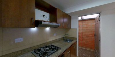 Casa en Nogal de novaterra venta de 92 M², con vista interior, Casa (73), parqueadero propio cubierto (42). Consta de 3 habitaciones, 3 baños, sala comedor, cocina integral y zona de lavandería. Tiene piso laminado en habitaciones, zona social y piso cerámico en cocina, baños. Tiene piso laminado en zona social, habitaciones y piso cerámico en cocina y baños. El conjunto cuenta con zona verde, cancha múltiple, zona BBQ, parque infantil salón social, vigilancia privada las 24 horas; cerca a supermercados ; cerca a restaurantes; Vías de acceso por la carrera 6,NID 39382129273 
