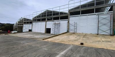 Bodega en arriendo de 600 m en San Felix, ideal para tu operacion logistica o comercial! Amplia, funcional y ubicada en una zona estrategica, cuenta con bano, cocineta y puerta tipo persiana que facilita el ingreso de mercancia. Ofrece excelente acceso al transporte publico, lo que la convierte en una opcion perfecta para empresas que buscan comodidad, ubicacion y eficiencia operativa.