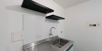 Apartamento en Condominios del porvenir 1 venta de 40m2, con vista interior, ubicado en un 5to piso (Torre 11 Apto 501), acceso por escaleras, parqueadero comunal. Consta de 2 habitaciones, 1 baño, sala comedor, cocina y zona de lavandería. Tiene piso cerámico en todas sus zonas. El conjunto cuenta con salón social y vigilancia privada las 24 horas. Cerca a almacenes de cadena D1; locales de barrio; cerca a Colegio Villas del Progreso; cerca a estación de paraderos del SITP; Vías de acceso por la Carrera 97c y calle 72sur.NID 37374424661 
