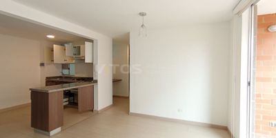 Apartamento en Arriendo en el Norte de Tunja - Conjunto Argami

Atos Inmobiliaria ofrece en venta un apartamento ubicado en el conjunto Argami, en el barrio La Villita, al norte de la ciudad de Tunja. Este apartamento en el quinto piso consta de sala comedor, zona de estudio, cocina integral, patio de ropas, dos balcones, tres habitaciones y dos baños. Además, cuenta con parqueadero y una puerta de seguridad en la entrada principal. El patio también está equipado con una persiana especial de madera.

No pierdas la oportunidad de adquirir este acogedor y seguro apartamento. ¡Contáctanos para más detalles y agenda una visita!