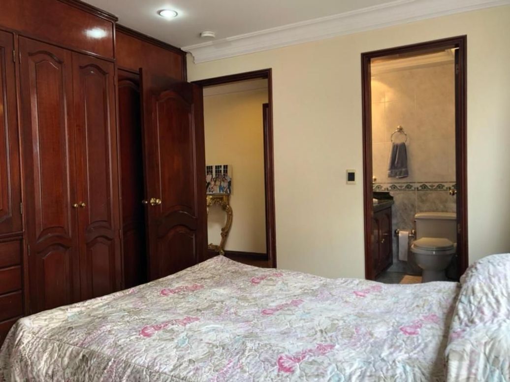 Apartamento de 4 alcobas en venta en Chico Norte Et. Ii, Bogotá, 212 m² · foto 12 de 20