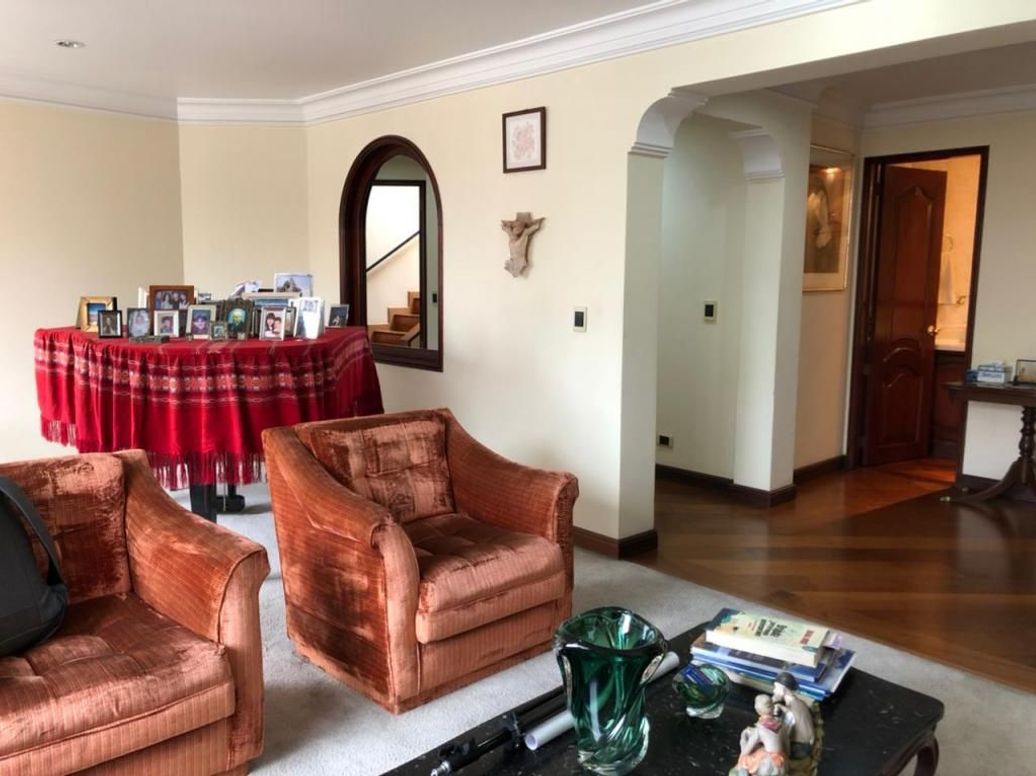 Apartamento de 4 alcobas en venta en Chico Norte Et. Ii, Bogotá, 212 m² · foto 3 de 20