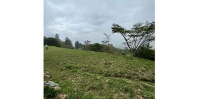 Venta de un impresionante lote/terreno ubicado en una de las zonas más exclusivas y prósperas de Colombia. Con una extensión de 2830.0m2, este inmueble se presenta como una excelente oportunidad de inversión para aquellos que buscan un espacio ideal para construir su hogar o llevar a cabo proyectos comerciales y residenciales.

Situado en una ubicación privilegiada, este terreno cuenta con un acceso pavimentado que permite una fácil y cómoda movilidad hacia y desde la propiedad. Además, su proximidad a importantes vías y zonas de interés, asegura una conveniente conexión con el resto de la ciudad y sus servicios.

Con este lote/terreno, obtendrás un amplio espacio para desarrollar tus ideas y proyectos. Su extensión permite la construcción de diversas edificaciones, como una amplia y lujosa casa con zonas de recreación, o una serie de apartamentos que podrás alquilar y generar ingresos. Las posibilidades son infinitas.

No pierdas la oportunidad de adquirir este magnífico lote/terreno que ofrece no sólo un excelente valor de mercado, sino también la garantía de una inversión segura y provechosa en una de las zonas más cotizadas de Colombia. ¡Contáctanos ahora y agenda una visita para que puedas apreciar personalmente este increíble inmueble!
