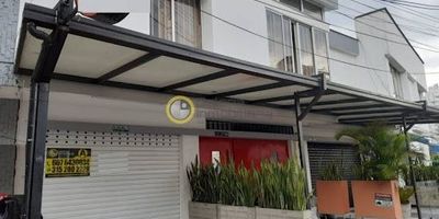Local en arriendo en Bucaramanga - El Prado, cuenta con un amplio salon, un baño y verja. Ubicado en zona comercial, con facil acceso a trasporte público.