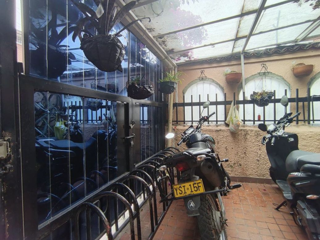 Casa de 15 alcobas en venta en El Recuerdo, Bogotá, 167 m² · foto 4 de 13