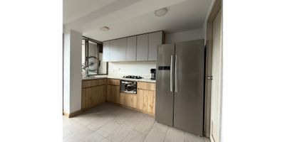 Venta de hermoso apartamento en el sector de pan de azucar, acabados de lujo, vista panoramica, 3 alcobas, 2 baños, parqueadero y cuarto util.

Ubicado en una de las unidades mas completas de sabaneta, excelentes rutas de transporte y vias de acceso.
