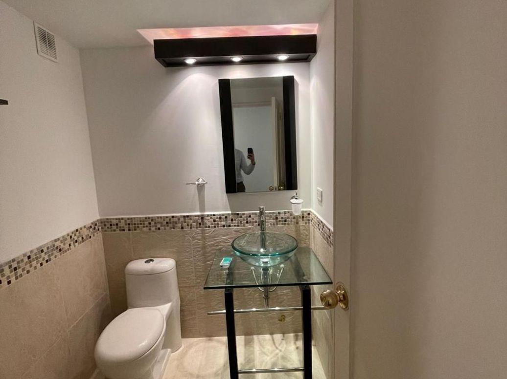 Apartamento de 4 alcobas en venta en Santa Barbara Central, Bogotá, 187 m² · foto 8 de 20