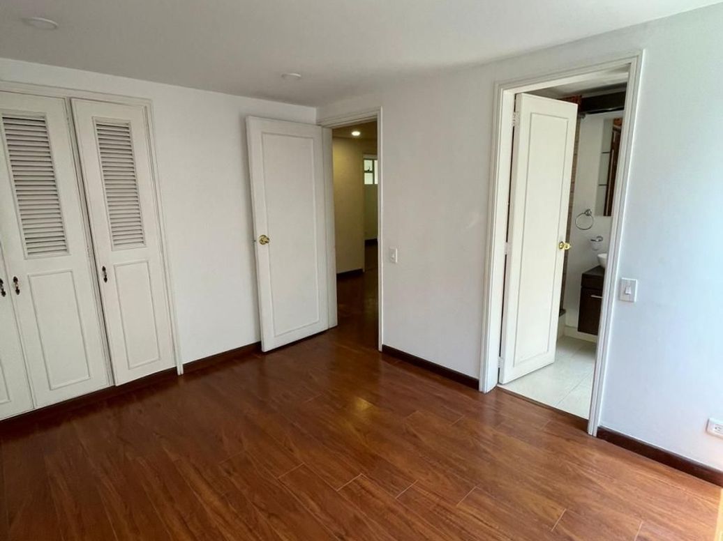 Apartamento de 4 alcobas en venta en Santa Barbara Central, Bogotá, 187 m² · foto 18 de 20