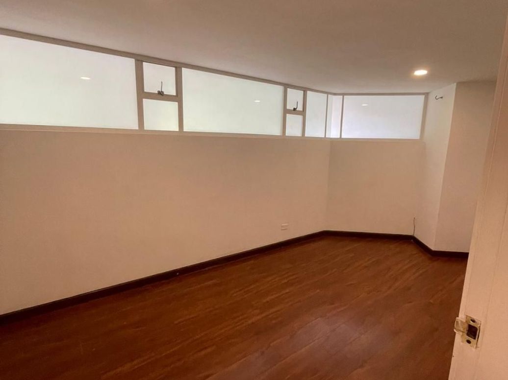 Apartamento de 4 alcobas en venta en Santa Barbara Central, Bogotá, 187 m² · foto 11 de 20