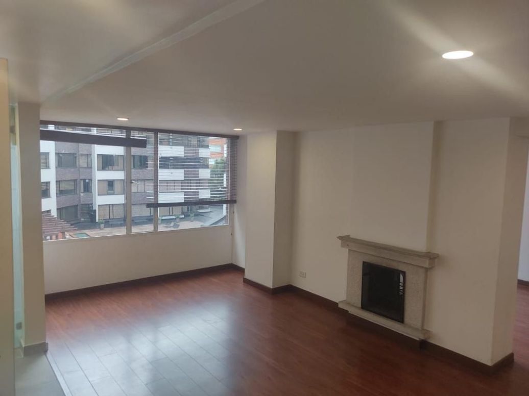 Apartamento de 4 alcobas en venta en Santa Barbara Central, Bogotá, 187 m² · foto 2 de 20