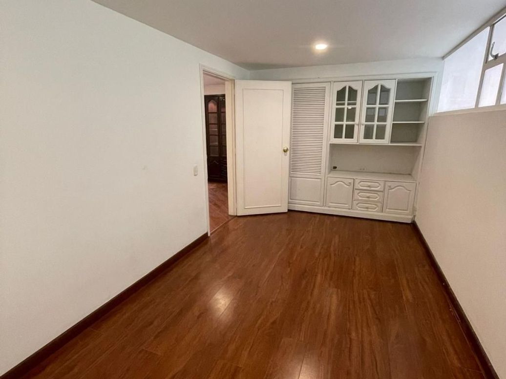 Apartamento de 4 alcobas en venta en Santa Barbara Central, Bogotá, 187 m² · foto 12 de 20