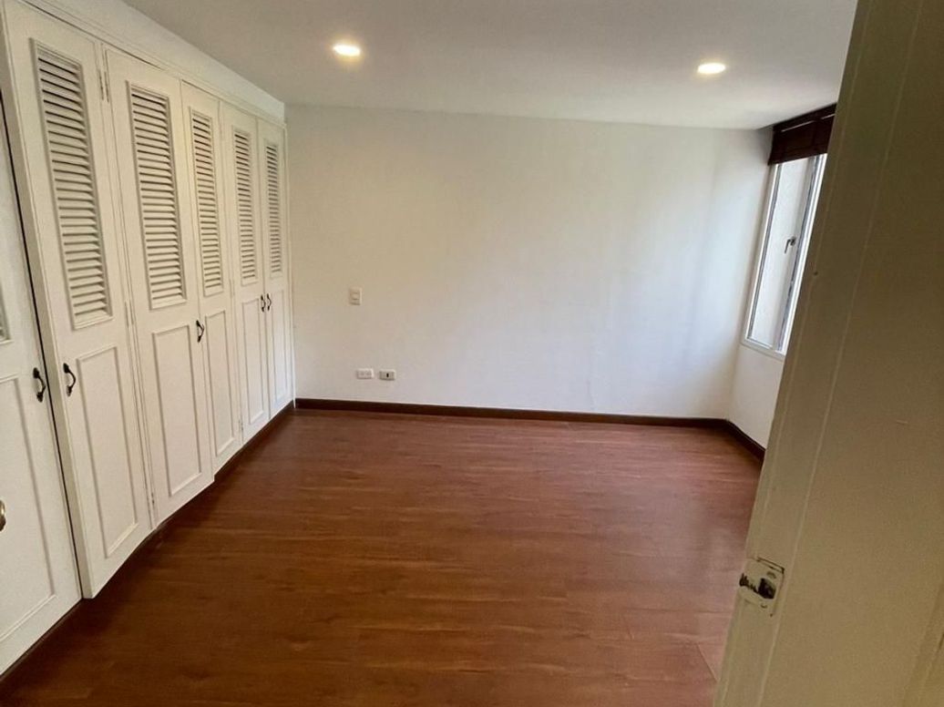 Apartamento de 4 alcobas en venta en Santa Barbara Central, Bogotá, 187 m² · foto 14 de 20
