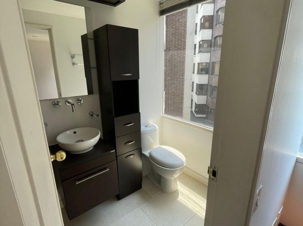 Apartamento de 4 alcobas en venta en Santa Barbara Central, Bogotá, 187 m² · foto 16 de 20