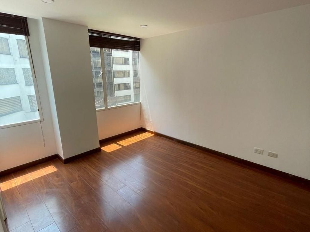 Apartamento de 4 alcobas en venta en Santa Barbara Central, Bogotá, 187 m² · foto 3 de 20