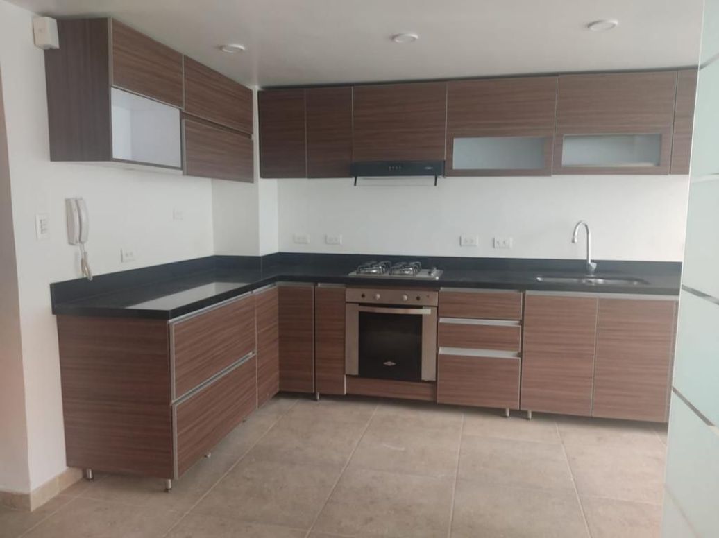 Apartamento de 4 alcobas en venta en Santa Barbara Central, Bogotá, 187 m² · foto 4 de 20