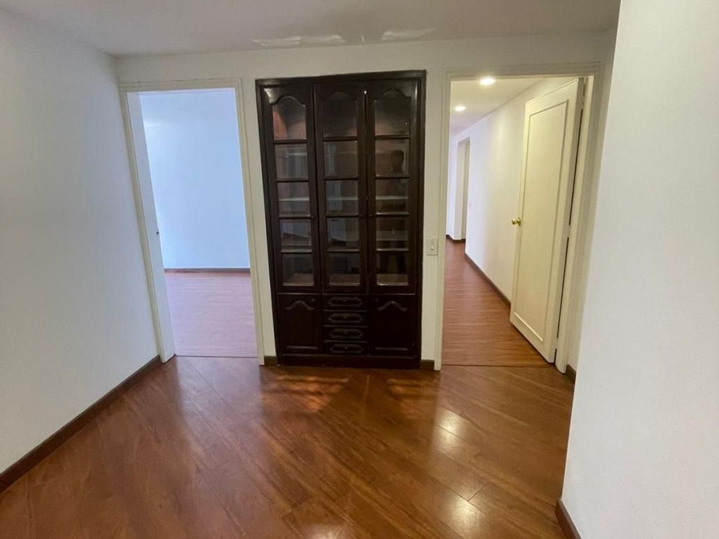 Apartamento de 4 alcobas en venta en Santa Barbara Central, Bogotá, 187 m² · foto 10 de 20