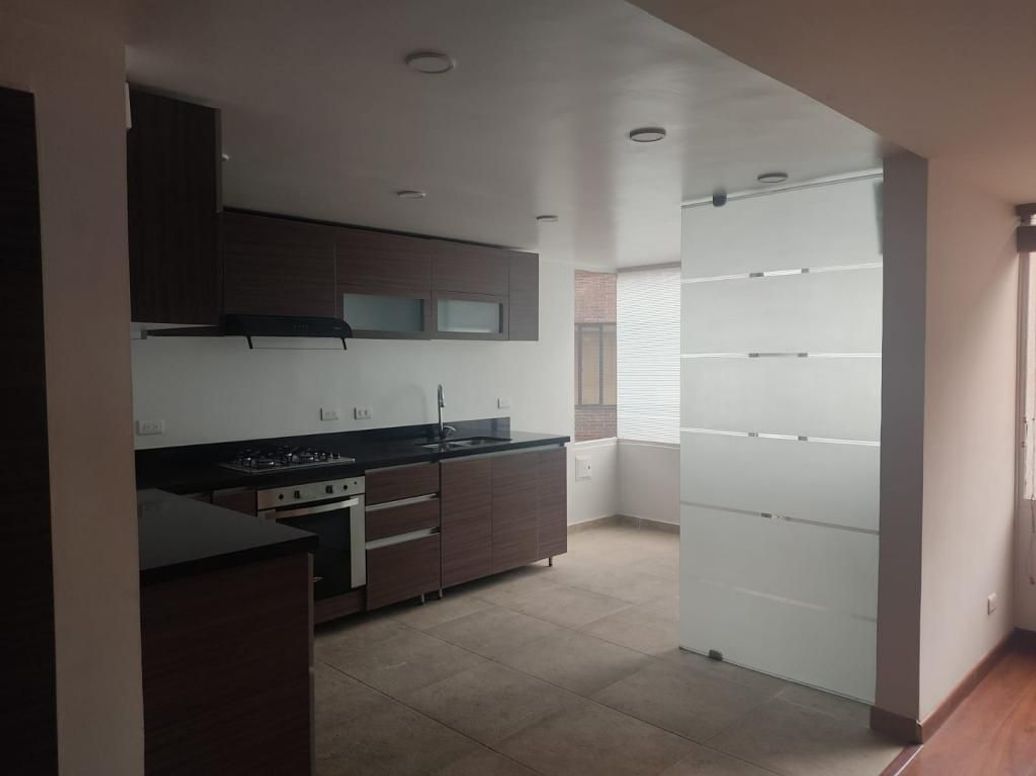Apartamento de 4 alcobas en venta en Santa Barbara Central, Bogotá, 187 m² · foto 5 de 20