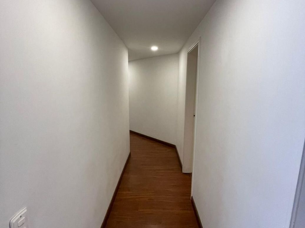 Apartamento de 4 alcobas en venta en Santa Barbara Central, Bogotá, 187 m² · foto 7 de 20