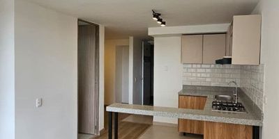F- SE VENDE O ARRIENDA. Apartamento en Ciudad La Salle para estrenar, de 40 metros, con una habitación y estudio o segunda habitación, un baño completo, sal comedor, cocina abierta y zona de ropas. Edificio con zonas copmunes, salones comunales, salon de juegos, gimnasio, 33 bicicleteros. el valor de la renta inlcuye la administración.