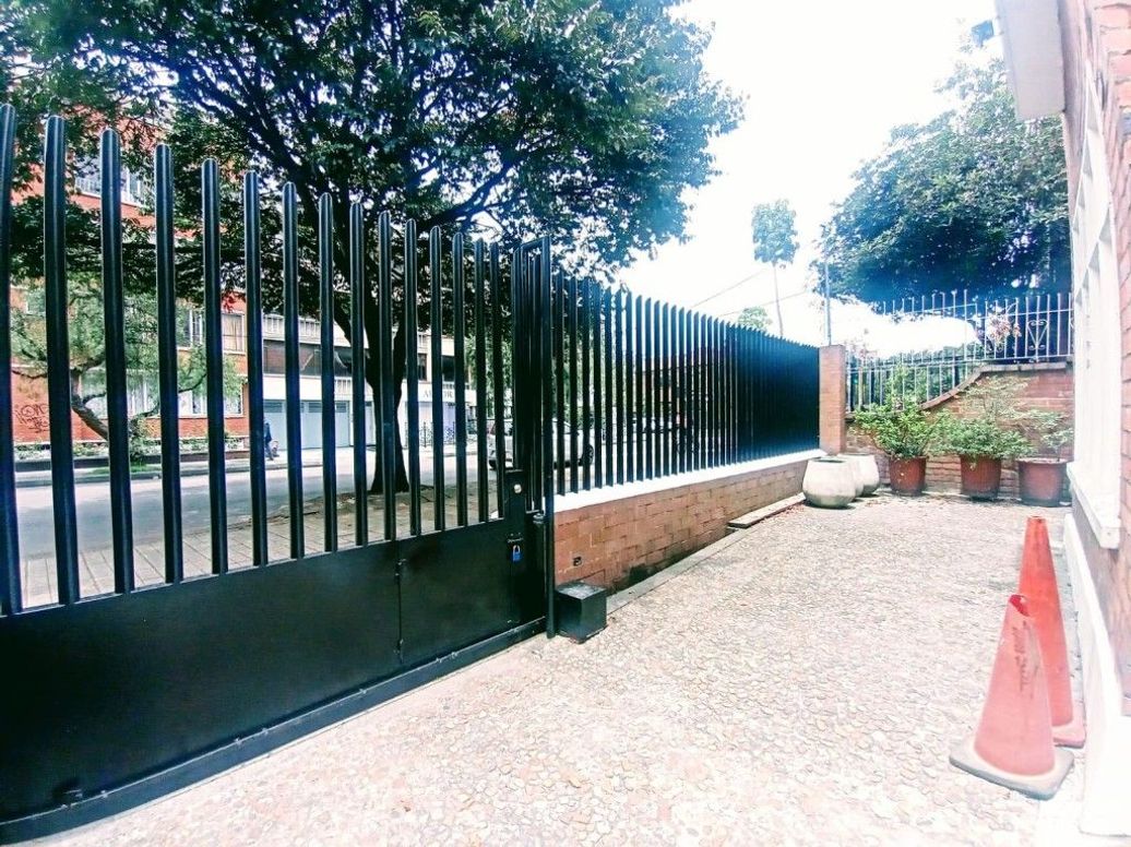 Casa de 5 alcobas en venta en Quinta Camacho, Bogotá, 205 m² · foto 5 de 20