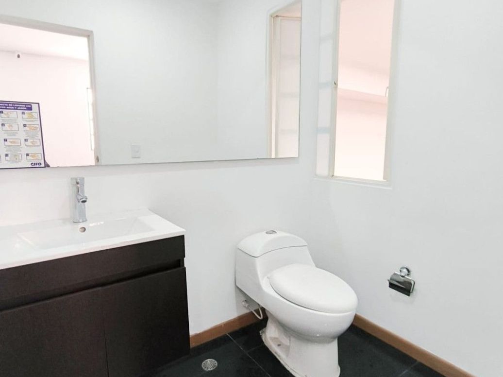Casa de 5 alcobas en venta en Quinta Camacho, Bogotá, 205 m² · foto 17 de 20