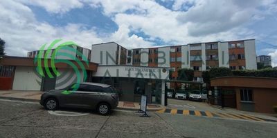 Se arrienda apartamento en el conjunto Altos de Cañaveral 1. Tercer piso en buen estado con un área 72 m2, consta de tres habitaciones, dos closets, dos baños, cocina integral, calentador. Conjunto ofrece; juego de niños, salón social canchas, excelente ubicación cerca a centros, comerciales, almacenes de cadena, supermercados, entidades  bancarias.  Agende su cita sin ningún costo 3134827828  tramite fácil y sencillo.