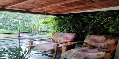 Información !
Ubicada en el municipio de Envigado. Sector tranquilo como Loma de cumbres.
Hermosa unidad completa.
Seguridad las 24 horas.
Cerca a gimnasio, iglesia, centros comerciales, supermercados.

Casa remodelada!

Área construida: 164m2 + 45m2 de terraza con deck y pérgola + jardín 
Pisos: 2
Alcobas: 3
Baños: 3
Clóset linos
Cuarto independiente de lavandería/útil
Parqueadero: 2 cubiertos + 2 descubiertos
Año de construcción: 2008, remodelación 2021
Estrato: 5 (Envigado)
Urbanización con portería 24/7, zonas verdes, piscina, senderos, juegos infantiles, cancha de juegos, salón social.
Valor Administración: $760.000/mes
Valor predial: $ 3 mm/año
Consúlteme para una visita !