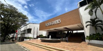 Espectacular oficina ubicada en el centro comercial Holguines, en una de las zonas más comerciales y de las mejores ubicacion del sur de Cali

Local 229 - El valor del canon incluye la administracion.

Con una área privada de 54 M2, esta oficina es perfecto para cualquier tipo de negocio o empresa que busque expandirse y hacerse un nombre en esta ciudad dinámica y vibrante. En su interior, cuenta con un baño auxiliar para mayor privacidad y una cocina equipada para preparar tus comidas o simplemente disfrutar de un café durante tu jornada laboral. En su ubicación estratégica, rodeada del centro comercial unicentro, te ofrecen una amplia variedad de opciones para realizar compras y disfrutar de tu tiempo libre.

No dejes pasar esta oportunidad única de adquirir una oficina en una de las ciudades más importantes de Colombia, con un amplio potencial de crecimiento y desarrollo. Contáctanos para programar una visita y descubrir todas las posibilidades que esta propiedad tiene para ofrecerte.

Cel. 317 8716121
