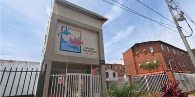 ✨? ¡Tu nuevo hogar te está esperando! ?✨

? Casa para estrenar en jamundi con todo lo que necesitas para vivir cómodo y tranquilo:

?️ 97m² bien distribuidos para que aproveches cada espacio.
? 2 habitaciones ideales para tu familia, tu espacio de trabajo o visitas.
? 2 baños modernos y funcionales.
? Amplia zona de sala-comedor, cocina equipada con fmuy buenos acabados
? Práctica zona de lavandería para mayor comodidad.
? Parqueadero propio para que nunca te preocupes por tus vehículos.? Ubicación privilegiada cerca de centros comerciales, droguerías, universidades y restaurantes. Todo al alcance de tu mano.

⭐️ ¡Haz realidad tu sueño de estrenar apartamento en la mejor zona! ⭐️

? Contáctanos hoy mismo para agendar tu visita y descubrir tu próximo hogar 

      Cel. +57 317 8716121
