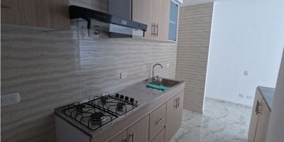 Hermoso apartamento para estrenar en alquiler en el conjunto residencial tierra linda, con un área total de 60m2, esta apartamento ofrece comodidad y confort por sus hermosos acabados y su excelente distribucion, cuenta con 2 alcobas, 2 baños, uno de ellos en la habitación principal, el otro es el baño social, cocina semi integral con acabados en alta calidad, estudio y zona de lavanderia, el conjunto residencial esta rodeado de parques y faciles zonas de acceso a restaurantes, droguerias, markets y transporte publico, ademas contara con piscina, salon social, zona infantil y parqueadero comunitario.

¡CONTACTANOS! Cel. 317 871 6121
