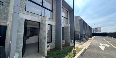 ✨? ¡Tu nuevo hogar te está esperando! ?✨

? Casa para estrenar en jamundi con todo lo que necesitas para vivir cómodo y tranquilo:

?️ 120 M² bien distribuidos para que aproveches cada espacio.
? 3 habitaciones ideales para tu familia, tu espacio de trabajo o visitas.
? 2 baños modernos y funcionales.
? Amplia zona de sala-comedor, cocina equipada con fmuy buenos acabados
? Práctica zona de lavandería para mayor comodidad.
? Parqueadero propio para que nunca te preocupes por tus vehículos.? Ubicación privilegiada en jamundi cerca de centros comerciales, droguerías y restaurantes. Todo al alcance de tu mano.

⭐️ ¡Haz realidad tu sueño de estrenar apartamento en la mejor zona! ⭐️

? Contáctanos hoy mismo para agendar tu visita y descubrir tu próximo hogar 

      Cel. +57 317 8716121
