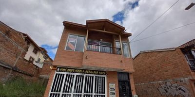 Local en ARRIENDO (Tambien se puede para apartaestudio), con 1 habitación - 1 closet, salon grande, 1 baño, cocina integral, balcón, cuarto util pequeño.