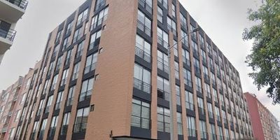 Apartaestudio de 48 m2 moderno, duplex, primer nivel sala-comedor, cocina tipo americano, estufa eléctrica en vidrio templado, zona lavandería independiente. Segundo nivel alcoba amplia con vestier y baño general con divisiones en vidrio. Pisos en madera laminada. Edificio cuenta con salón social, terraza bbq, parqueaderos visitantes, vigilancia 24 horas. Ubicado entre la cra 15 y 19 y la calle 142 y 134, zona residencial cerca a restaurantes, bancos y comercio en general. 
contáctanos para mayor información o agendar una visita!.