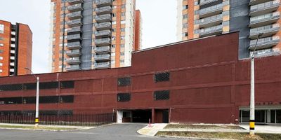 Sala, Comedor, Cocina, Zona de ropas, Balcón, Baño social, Alcoba principal con Vestier y baño privado, 2 Alcobas con closet. Garaje, Deposito