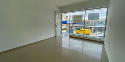 Se arrienda local comercial  de 18,7 M2 ubicado dentro de un reconocido centro de servicio de gasolina, con alta afluencia de clientes y tránsito vehicular constante.
Un espacio perfecto para emprender o expandir tu marca, con excelente visibilidad y fácil acceso sobre vía principal.
Contáctanos y asegura la mejor ubicación para tu negocio.