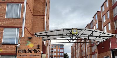 CONSTA DE
Sala comedor, Cocina semi integral, 3 alcobas 2 con closet, 2 baños y zona de lavandería.