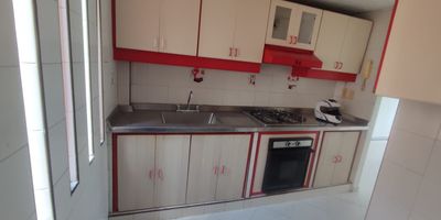 Hermoso apartamento en cañaverales 6, en un cuarto piso. Consta de salacomedor, cocina integral, tres habitaciones con closet, un baño completo, zona de oficio, parqueadero comunitario. llamar en horario de oficina.