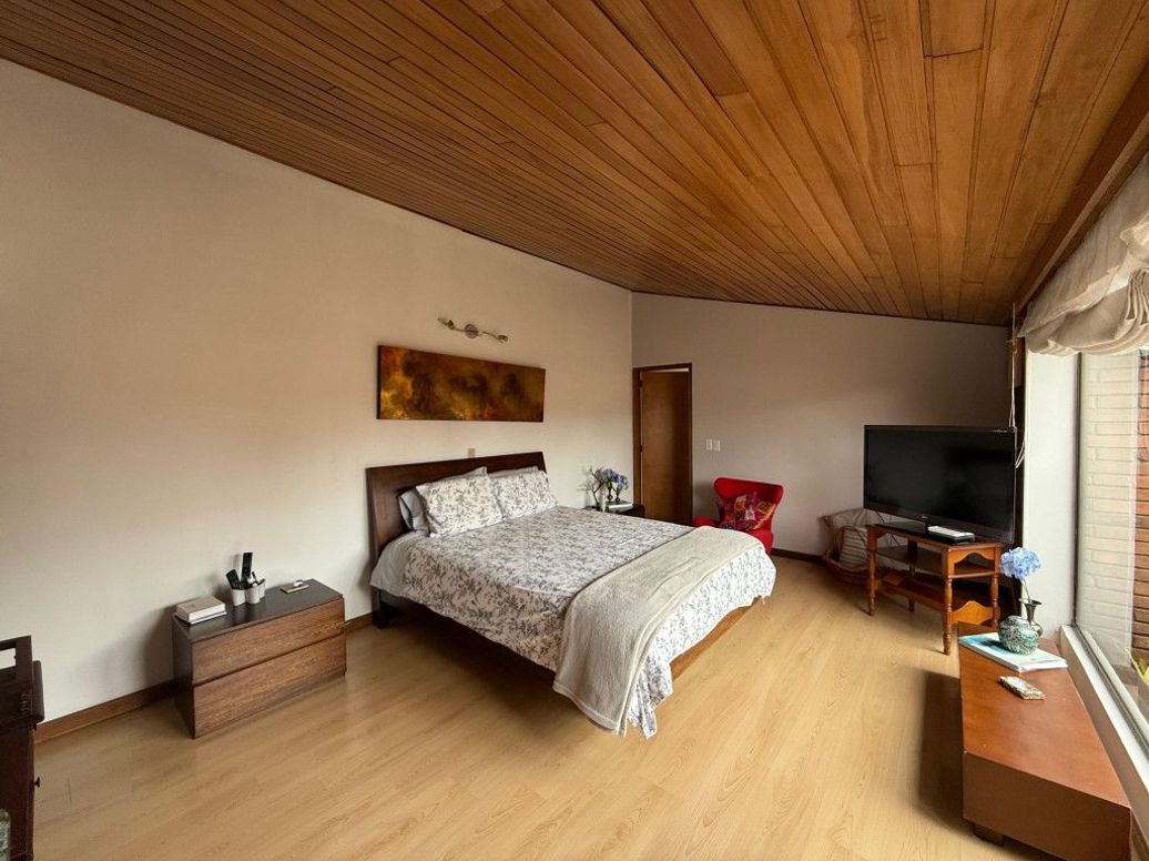 Apartamento de 3 alcobas en venta en Campo Alegre, Bogotá, 170 m² · foto 18 de 20