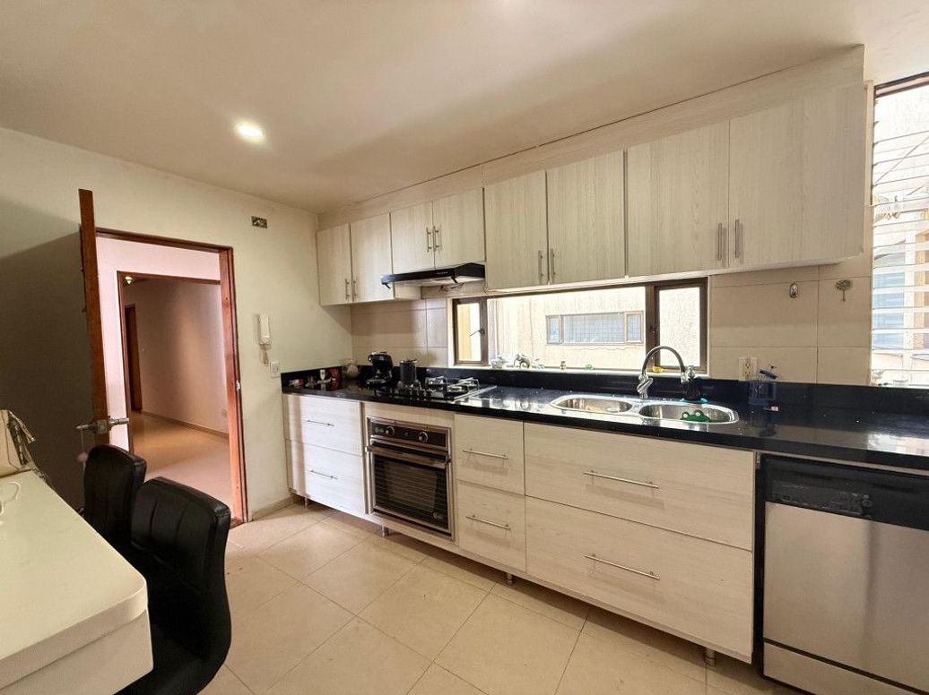 Apartamento de 3 alcobas en venta en Campo Alegre, Bogotá, 170 m² · foto 6 de 20