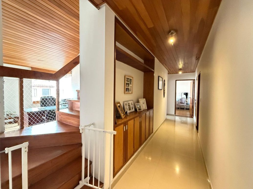 Apartamento de 3 alcobas en venta en Campo Alegre, Bogotá, 170 m² · foto 16 de 20