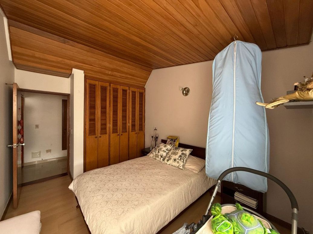 Apartamento de 3 alcobas en venta en Campo Alegre, Bogotá, 170 m² · foto 10 de 20