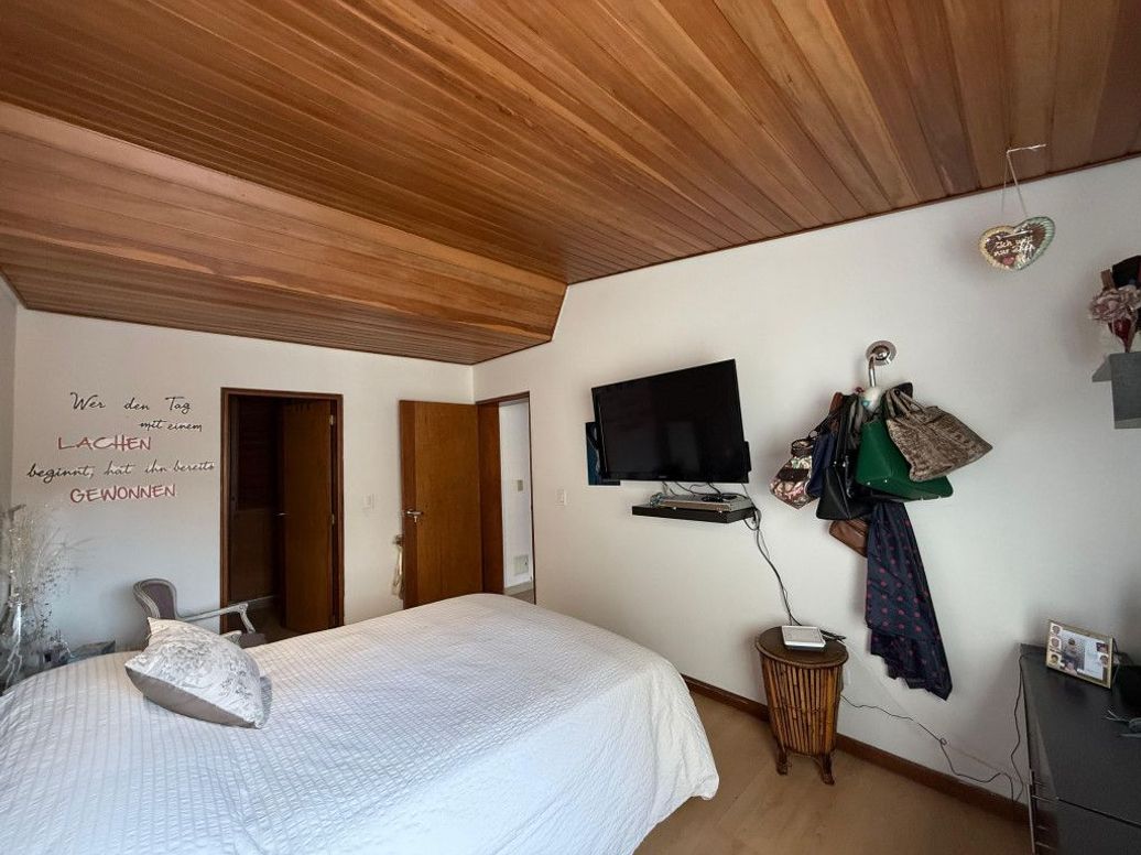 Apartamento de 3 alcobas en venta en Campo Alegre, Bogotá, 170 m² · foto 13 de 20
