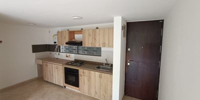 Se Vende Apartamento En Envigado, Sector la paz 

Área 68 mts2 
Piso 5

Excelente Ubicación 

Amplios Espacios Distribuidos en 4 Alcobas, 2 baños, ,Sala Comedor, Cocina Integral, Zona de Ropas, Balcón,  parqueadero, privado 

Unidad cerrada, vigilancia 24 horas, piscina, Salon social, cancha Múltiple ,Gimnasio, Zona de BBQ , zona Verdes
Estrato 4
Admom $ 397 Mensual 
Precio $ 500 Millones Negociables