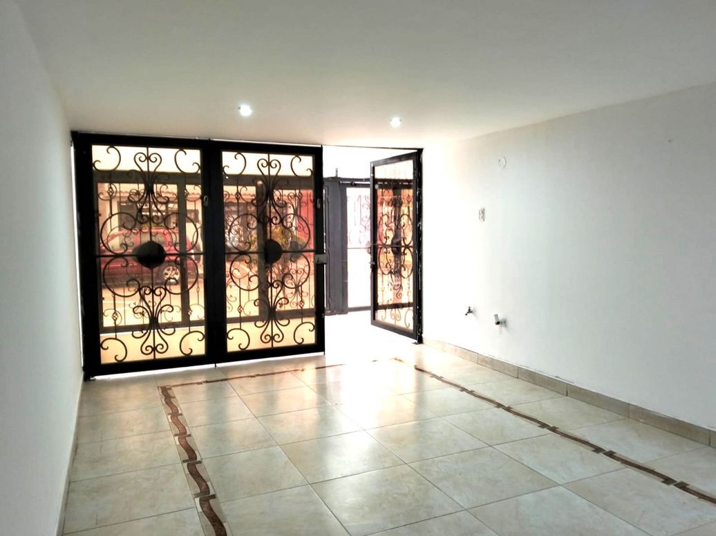 Casa de 4 alcobas en venta en Bavaria Techo Et. Iii, Bogotá, 260 m² · foto 2 de 18