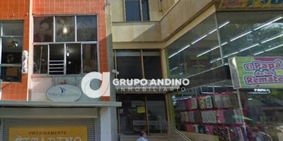   Se Arrienda o Vende Oficina  Edificio Banco quía, Centro Bucaramanga Excelente ubicación en el corazón de la ciudad, con fácil acceso y alta conectividad.Características del inmuebleTipo OficinaÁrea 60 mCon baños Canon de arriendo $1.000.000 Administración $230.000 Valor de venta $180.000.000Ideal para empresas, profesionales independientes o consultorios.¡Agenda tu visita y asegura tu espacio en una de las zonas más estratégicas de Bucaramanga!negociables Excelente visibilidad y ubicación estratégica Amplios espacios para adecuar según tus necesidades código Inmobiliario 1420-394 ¡Contáctanos! Agenda tu cita y con gusto te asesora