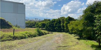 UBIXA INMOBILIARIA vende lote para uso industrial suelo suburbano, ideal para proyecto de centro logistico, ubicado en Dosquebradas Risaralda. Via principal de alto flujo vehicular de carga pesada. Facil acceso de vehiculos pesados, descargue seguro y cómodo de vehiculos, bahia de parqueo y via alterna. 

Punto estrategico de distribución para el eje cafetero y todo el pais, via que comunica al suroccidente del país, Manizales, Armenia, Medellin, Bogotá.

 

 
